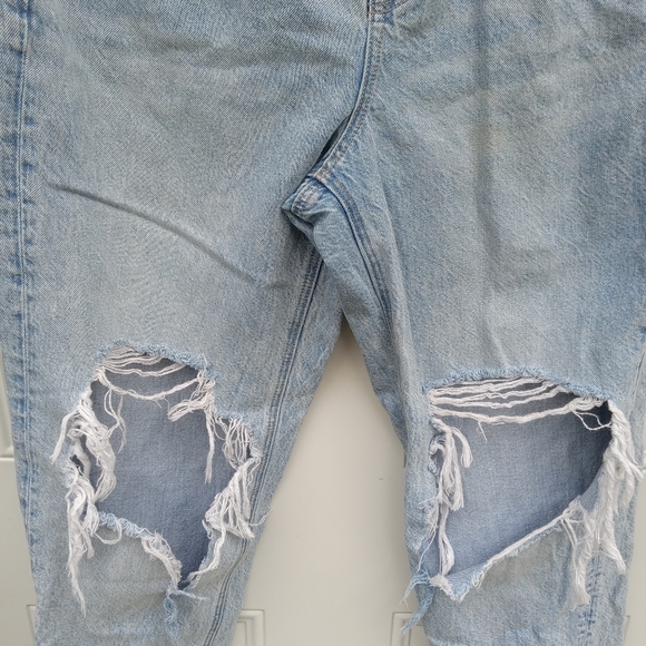 American Eagle Fold Over Waist Mom Jean Distressed Light Blue Size 10 - Picture 2 of 13